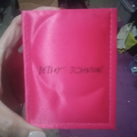 Betsey Johnson OWL Gold Tone Band Crystal Watch - Picture 10 of 10